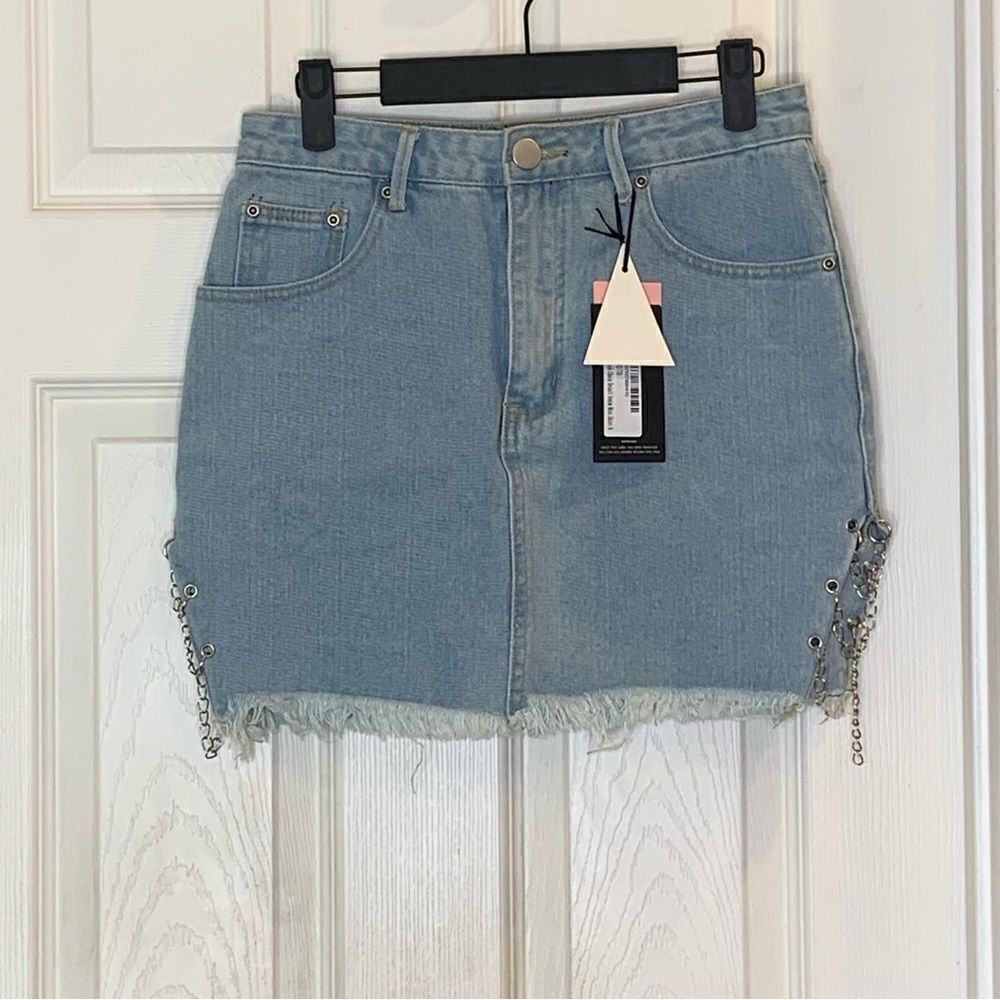 PrettyLittleThing Petite Light Wash Chain Detail Denim Mini Skirt Size 8